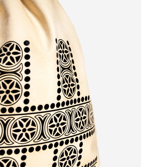 Bavlnený-folklórny-batoh-Detviansky-Hashtag-natural---detail