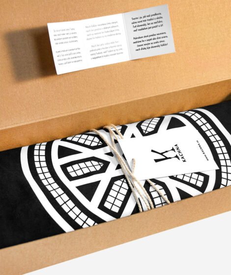 Bavlnený-vak-Detviansky-kruh-čierny-v-krabičke-kachna