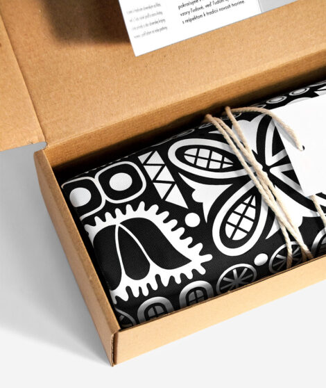 Dámske-folklórne-tričko-Detvanka-v-krabičke