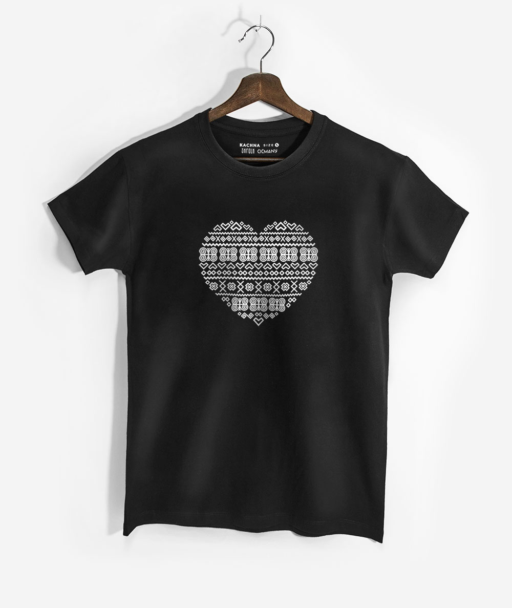 Pánske-tričko-Čičmanské-srdce-(čierne)-1