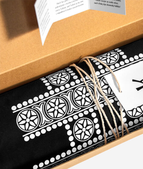 Sťahovací-vak-Detviansky-Hashtag-Čierny-v-krabičke