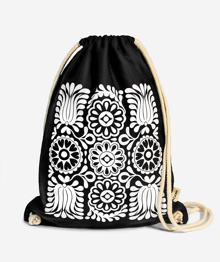 Čierny-folkórny-batoh-Trnava