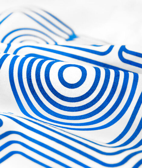 Biele tričko so slovenským folklórnym ornamentom Liptov.