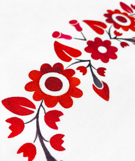 Tričko-biele-Trenčianske-kvietky-červené