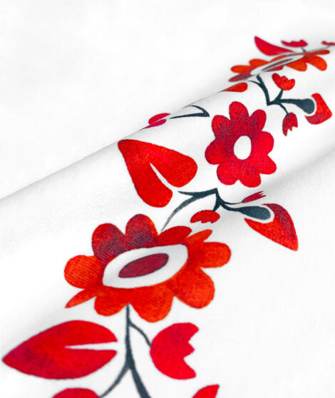 Tričko-biele-Trenčianske-kvietky-červené-ornamentika